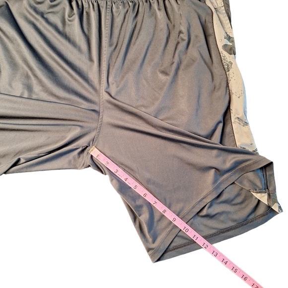 Under Armour shorts - Picture 7 of 8